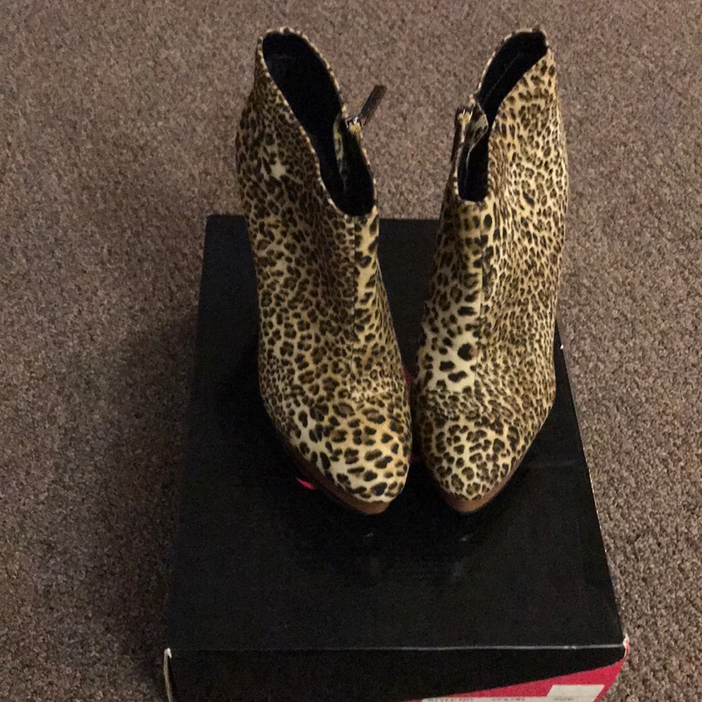 NEW Wedge heels